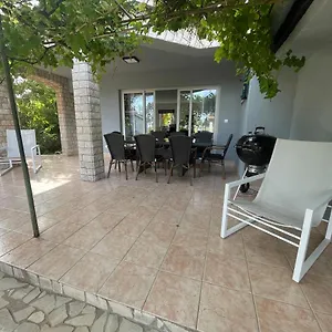 Haus Enna A Lage Meerblick Terrasse Grill Eg Medulin